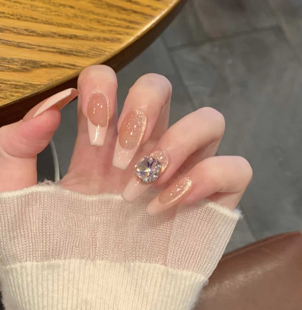 Artistic nail tips with playful motifs Bowlift