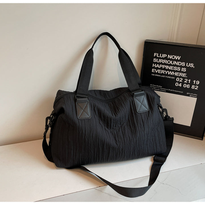 Durable sports and travel bag with ergonomic design Bowlift
