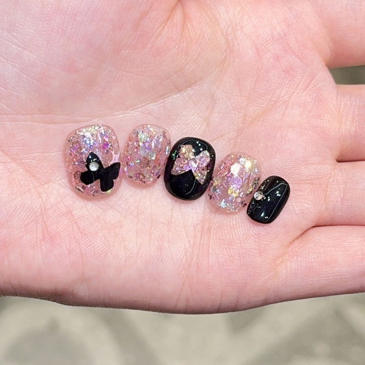 Artificial nails with glitter and bow accents Bowlift
