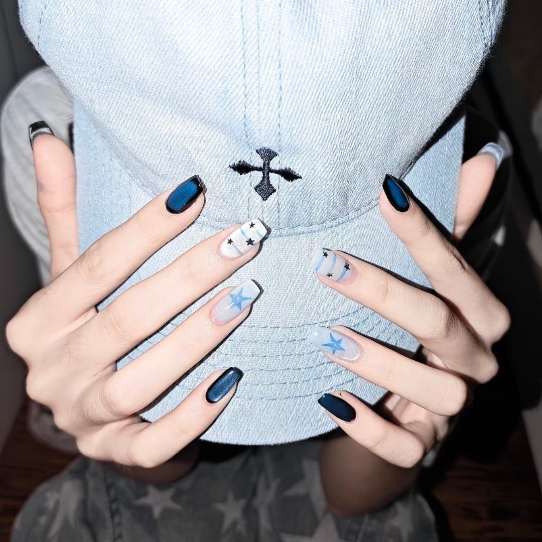 Whimsical Bear-Themed Press-On Nail Art Kit Bowlift