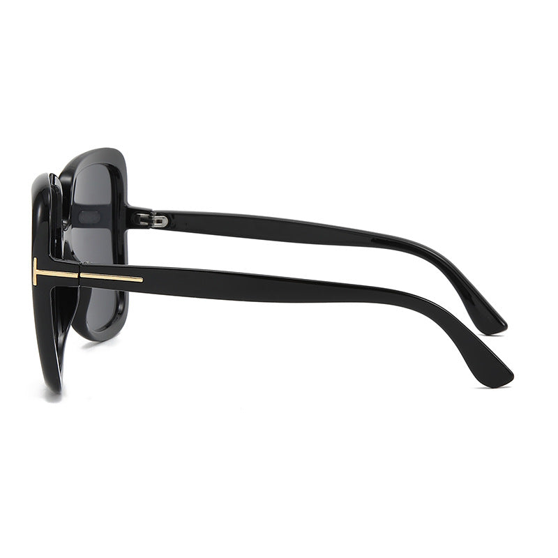 Women elegant oversized sunglasses with delicate frame Bowlift