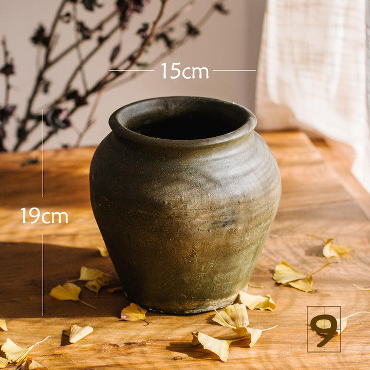 Rustic ceramic pot with handmade design Bowlift