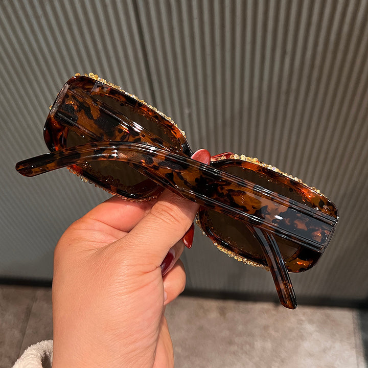 Women's sunglasses with luxurious crystal frame Bowlift