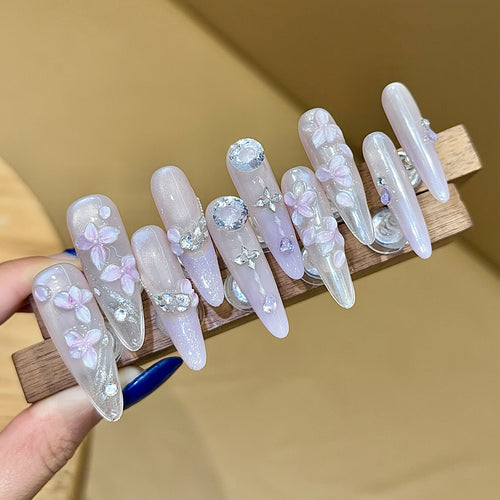 Artificial nails with delicate flower design and glitter accents Bowlift