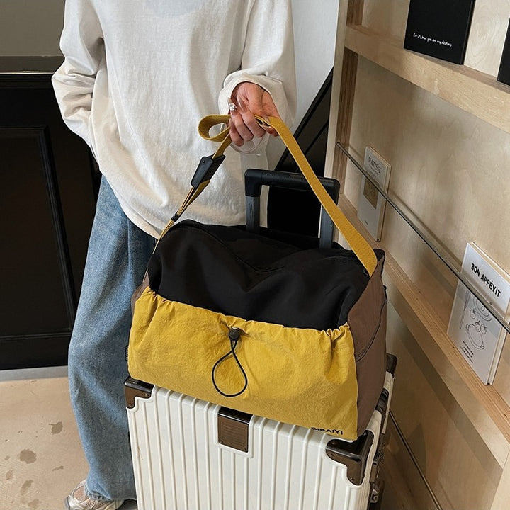 Sporty Shoulder Bag With Versatile Compartment Design Bowlift