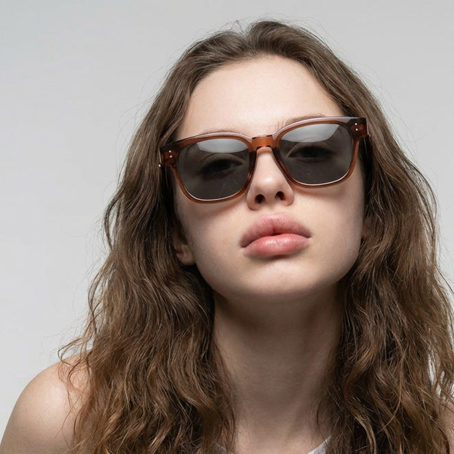 Women’s square sunglasses with a comfortable fit and stylish design Bowlift