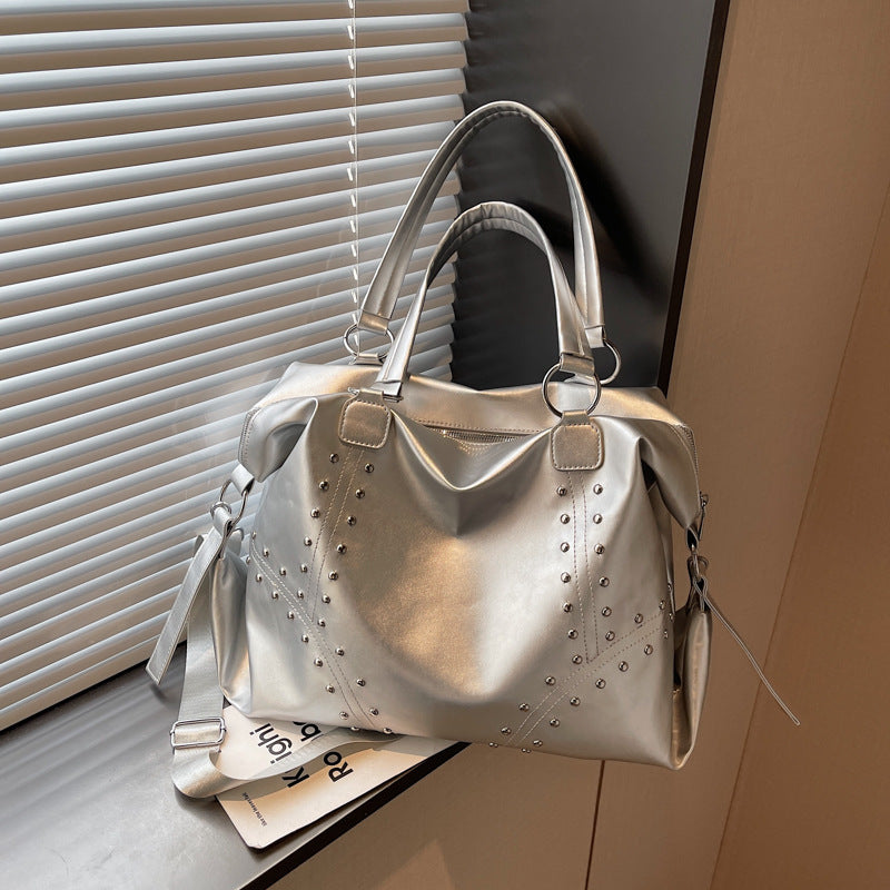 Elegant and Spacious Handbag Bowlift