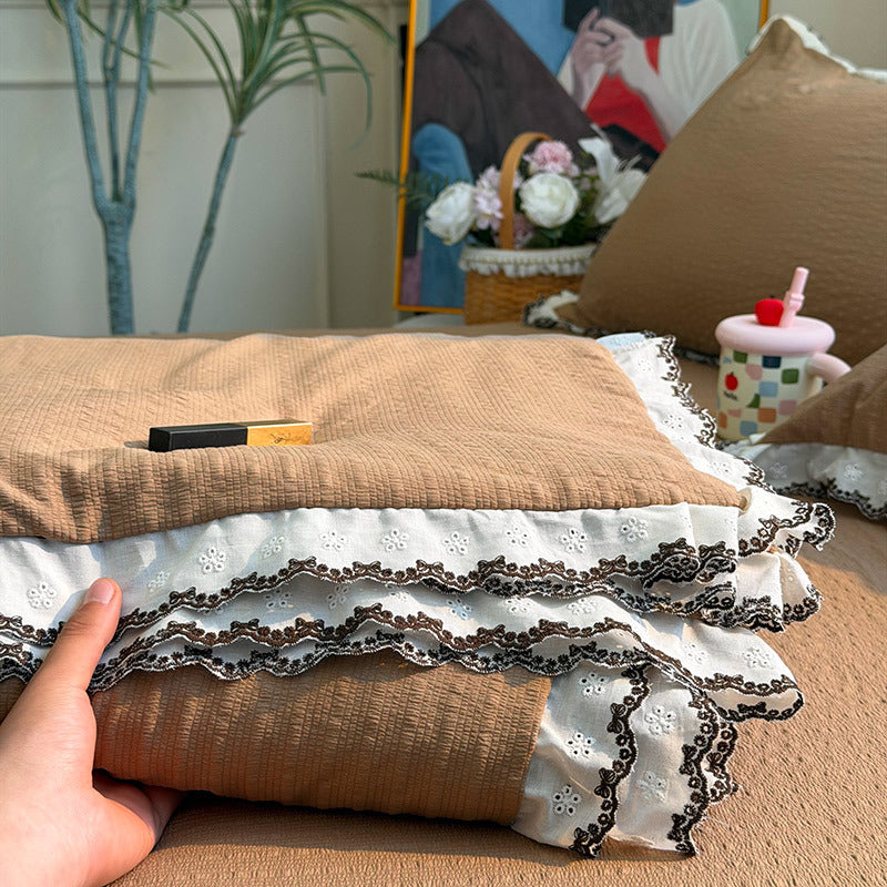 Women's bedspread with elegant lace embellishments and fine cotton surface Bowlift