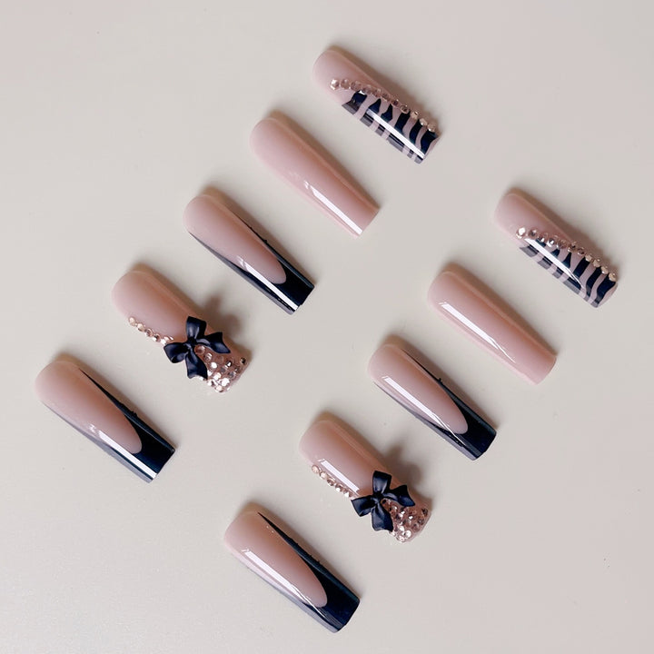 Artificial nail set with elegant tips and glamorous accents Bowlift