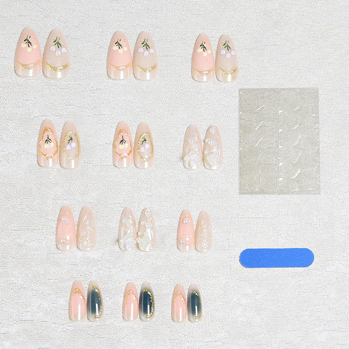 Nail art set with filigree floral decorations Bowlift
