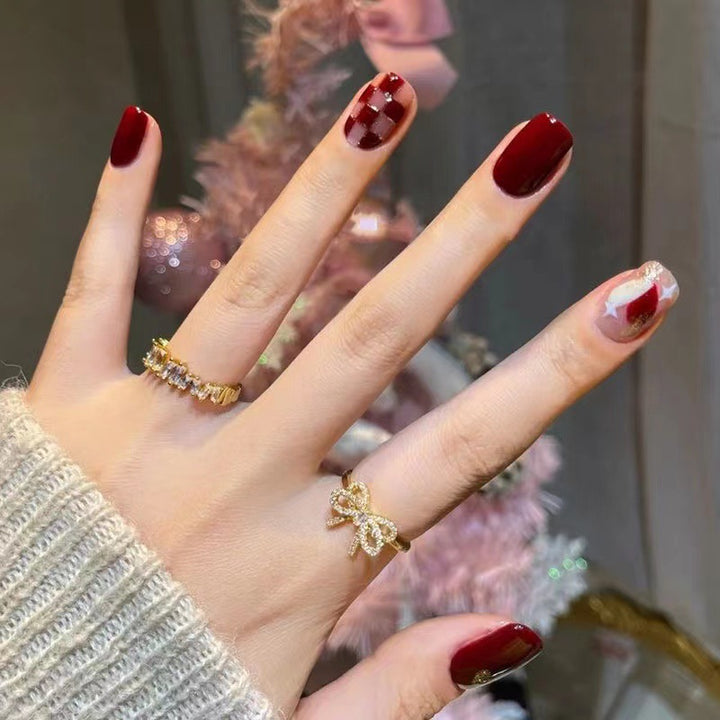 Trendy nail art with elegant accents Bowlift