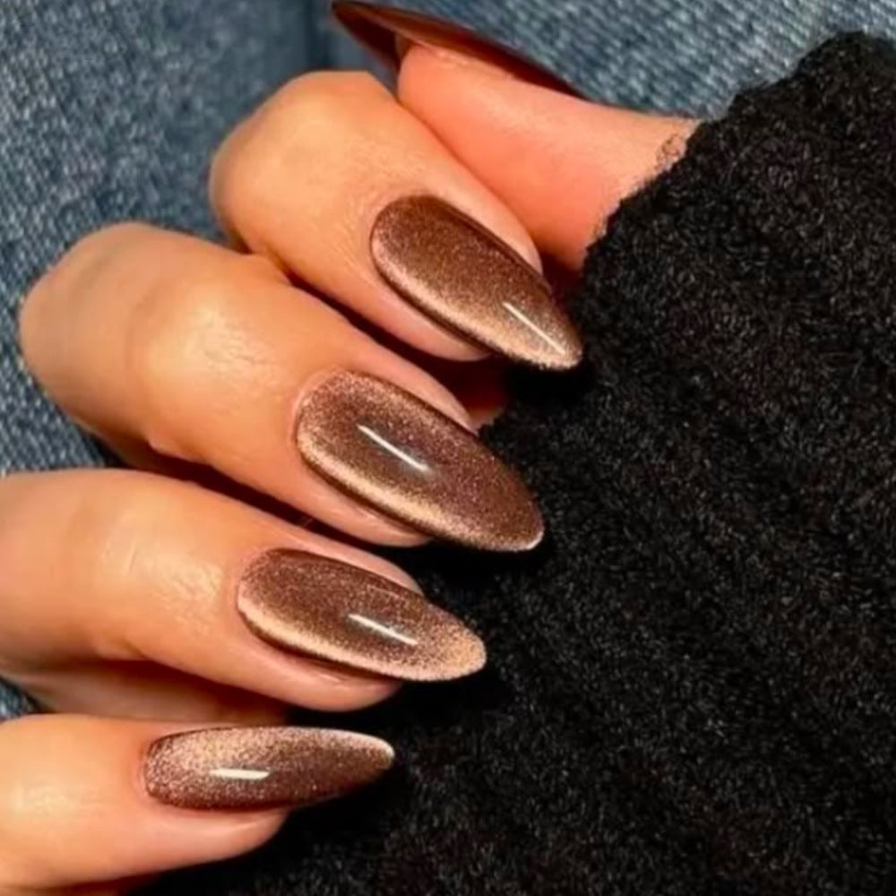 Artificial nails with luxurious gradient and shine Bowlift
