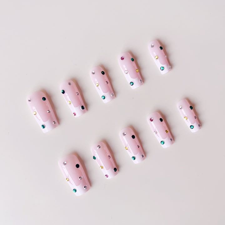 Artificial nail set with sparkling rhinestone accents and elegant details Bowlift
