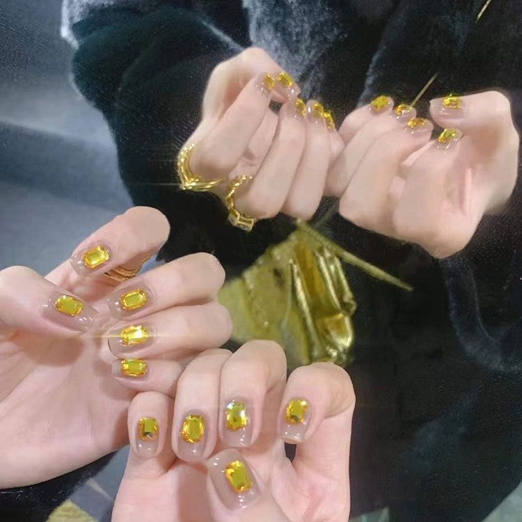Premium Decorative Press-On Nail Set with Gemstone Accents Bowlift