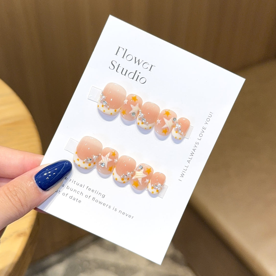 Artificial Nails in Elegant Flower Design Bowlift