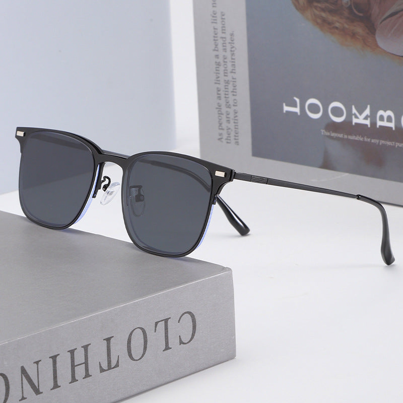 Women Trendy Square Sunglasses in Modern Design Bowlift