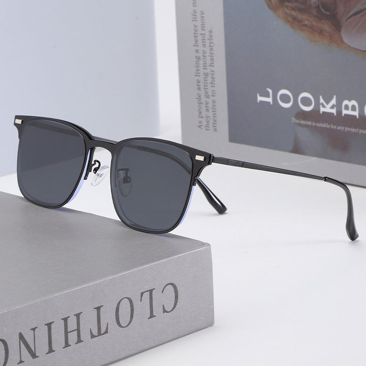 Women Trendy Square Sunglasses in Modern Design Bowlift