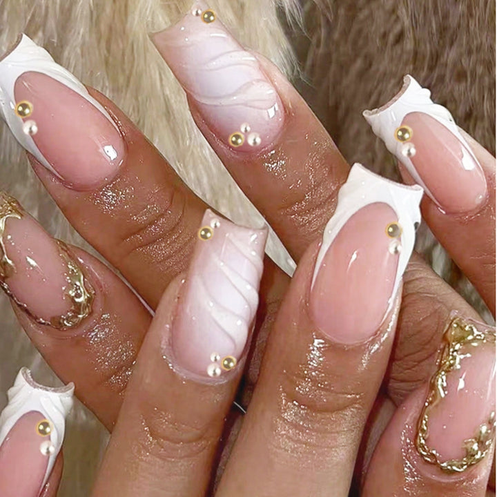 Decorative Press-On Nail Art Set with Elegant Gold Accents Bowlift