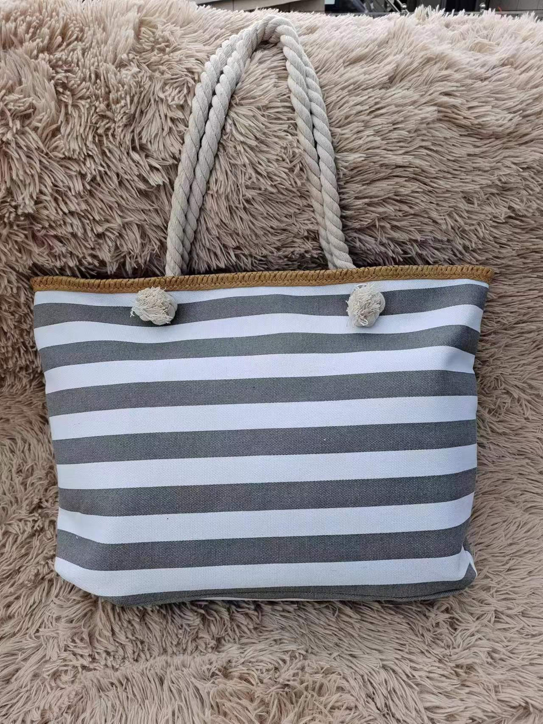 Beach bag with maritime stripe design Bowlift