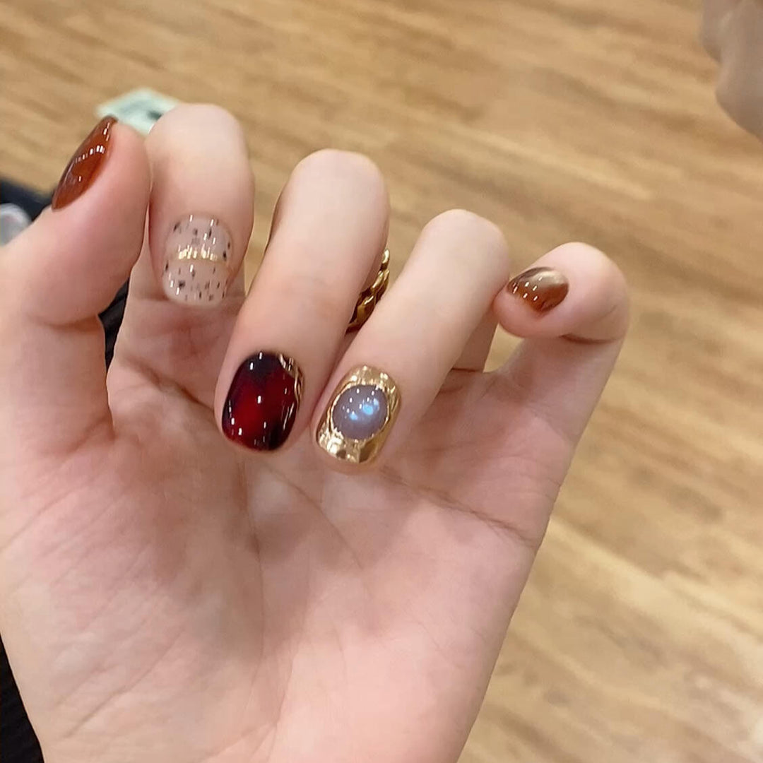 Glamorous artificial nails with elegant designs Bowlift