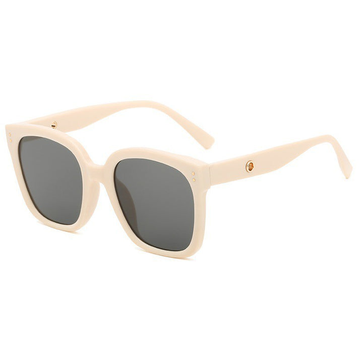 Ladies fashionable sunglasses in trendy design Bowlift