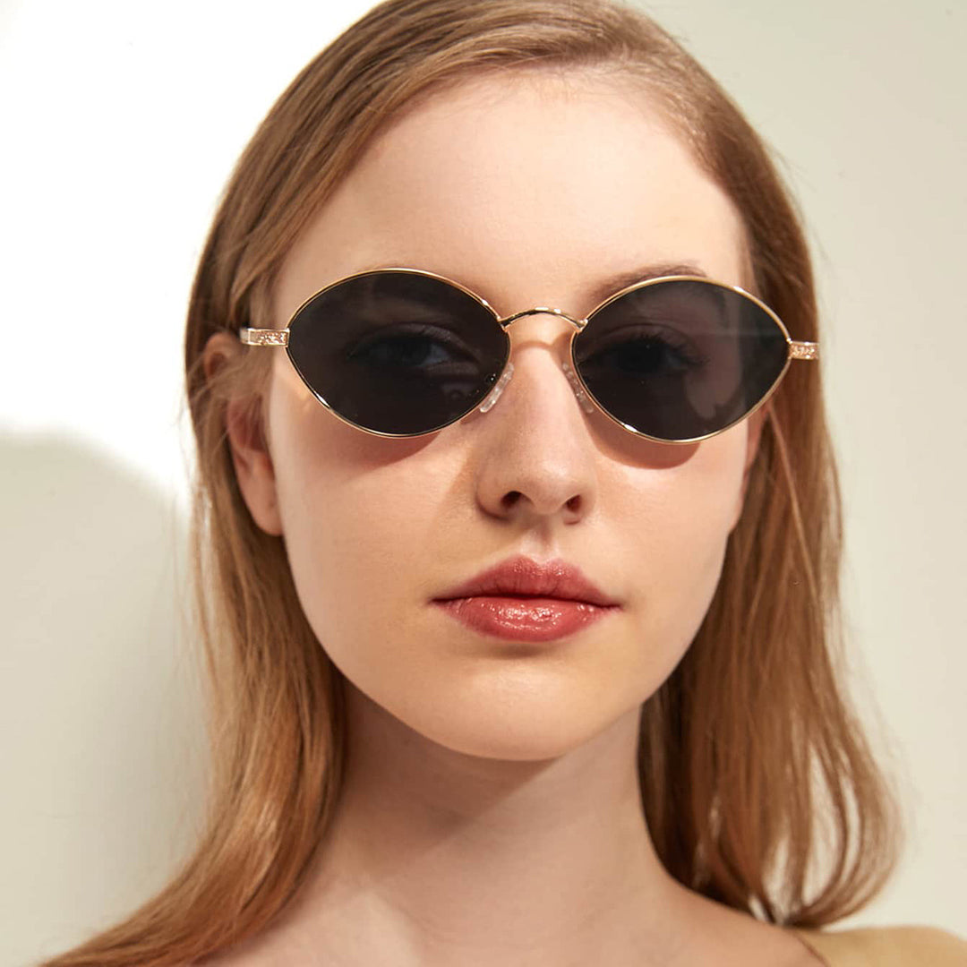 Women's fashionable round sunglasses with luxurious accents Bowlift