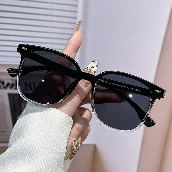 Women's fashionable sunglasses in minimalist design Bowlift