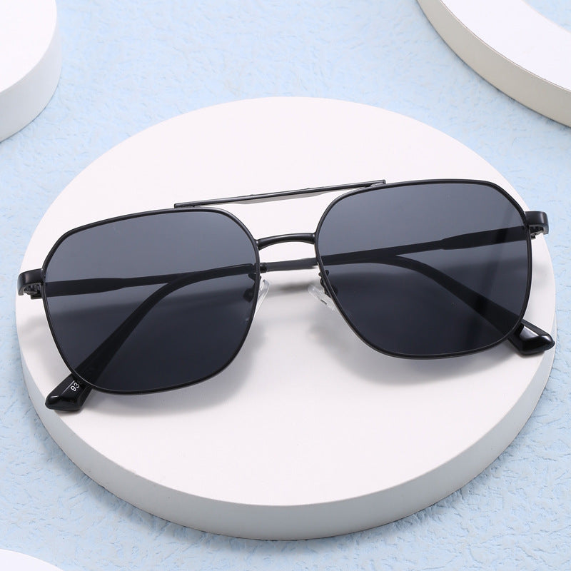 Women Fashionable Oversized Sunglasses in Elegant Shield Design Bowlift
