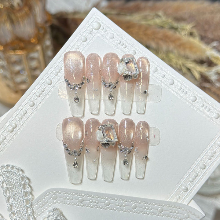 Elegant Rhinestone-Embellished Press-On Nail Set Bowlift