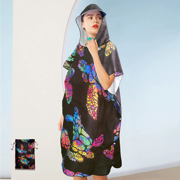 Bath towel with colorful sea turtle design Bowlift
