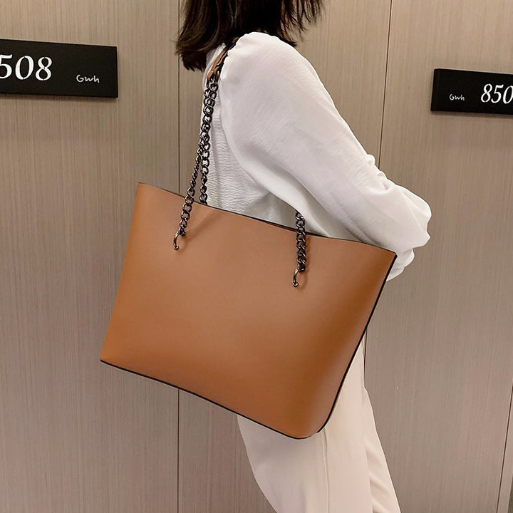 Elegant shoulder bag in minimalist design Bowlift