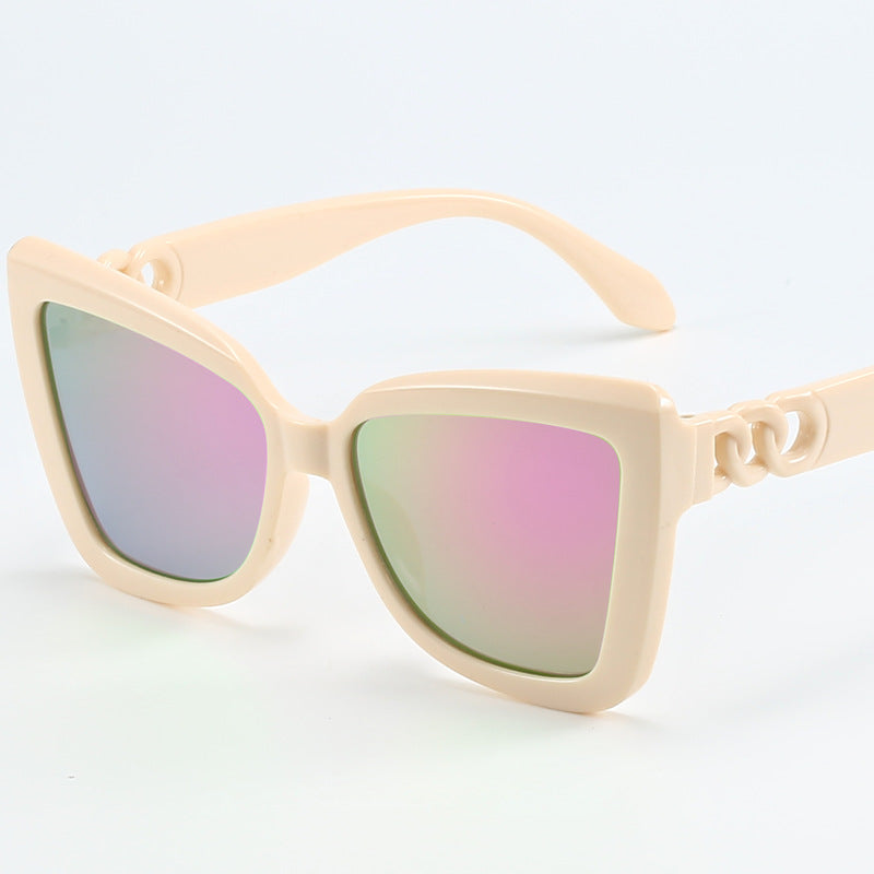 Ladies modern cat-eye sunglasses with clear frame and UV protection Bowlift