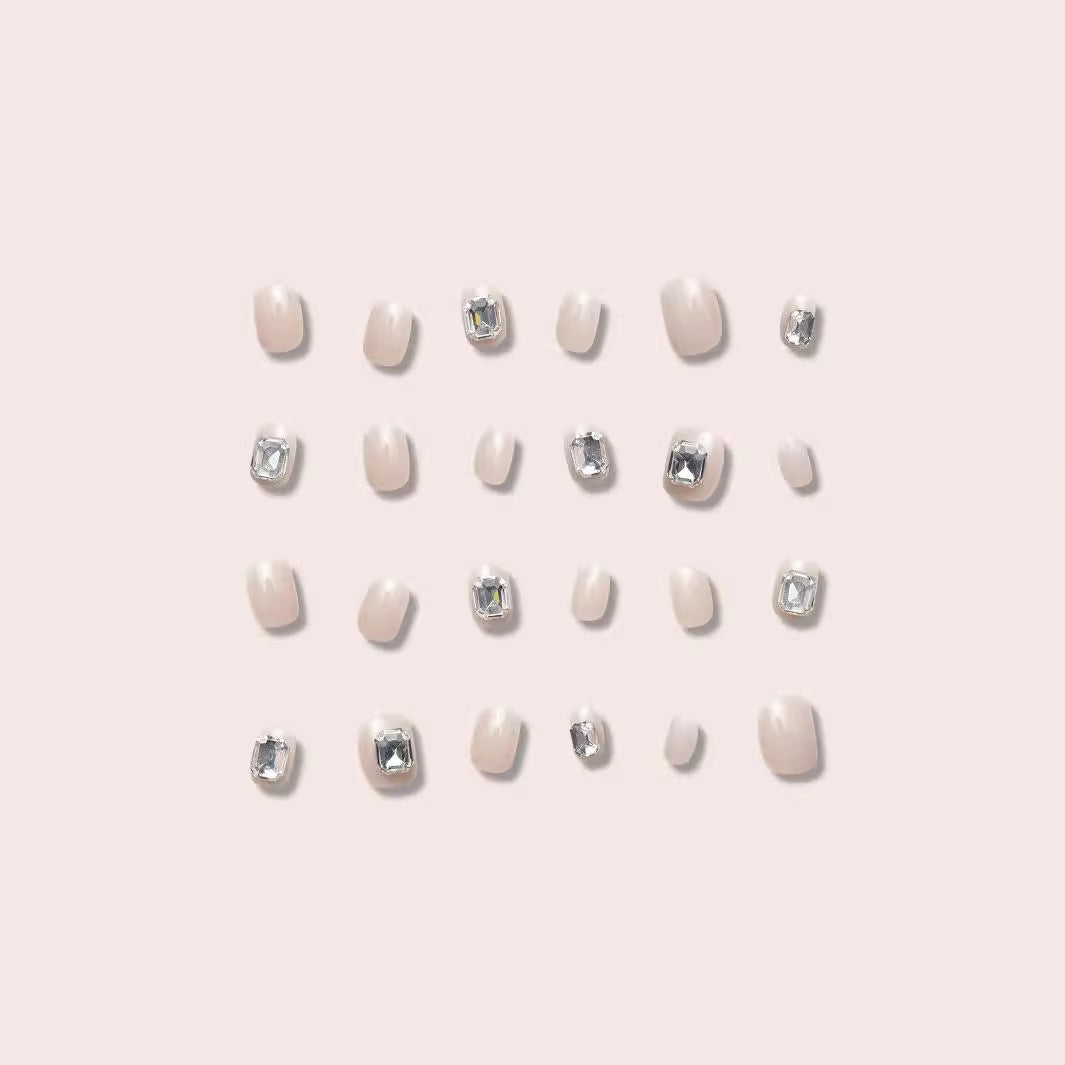 Glamorous Rhinestone-Embellished Press-On Nails Bowlift