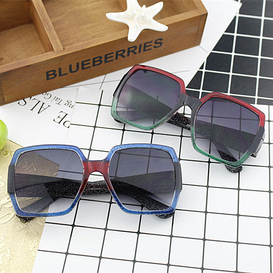 Ladies extravagant square sunglasses with unique design Bowlift