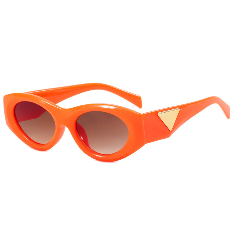 Women Retro-inspired Sunglasses with distinctive accents Bowlift