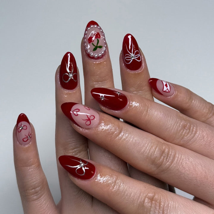 Artificial nail art with playful dots and bows Bowlift