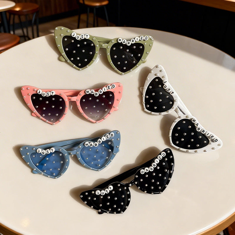 Novelty Heart-Shaped Sunglasses Bowlift