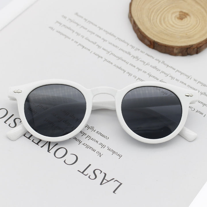 Ladies' Round Sunglasses with Elegant Design Bowlift