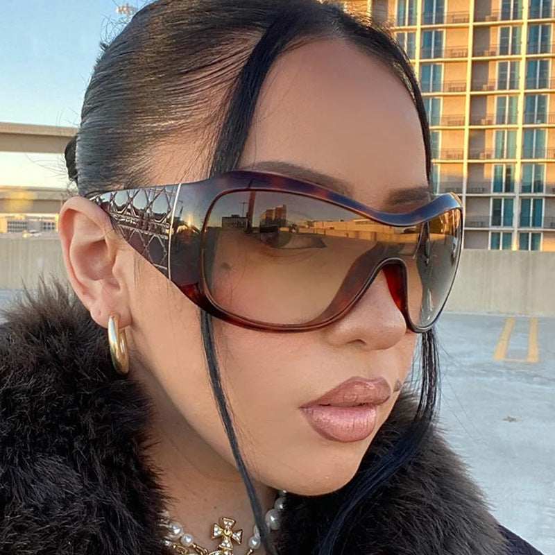 Men's Sporty Wraparound Sunglasses Bowlift