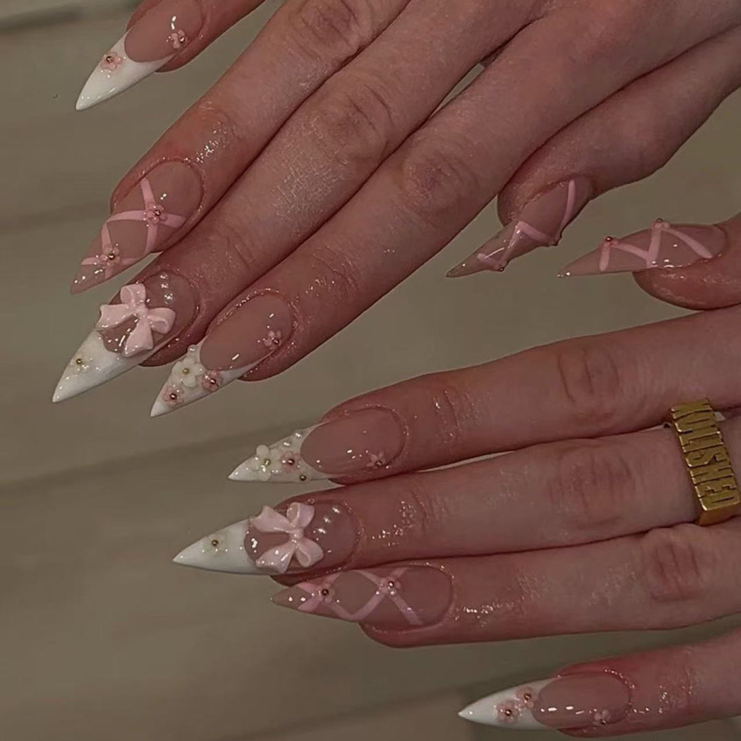 Elegant artificial nails with floral accents Bowlift