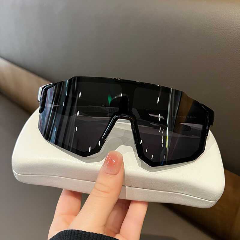High-Performance Wraparound Cycling Sunglasses with Mirrored Polarized Shield Bowlift