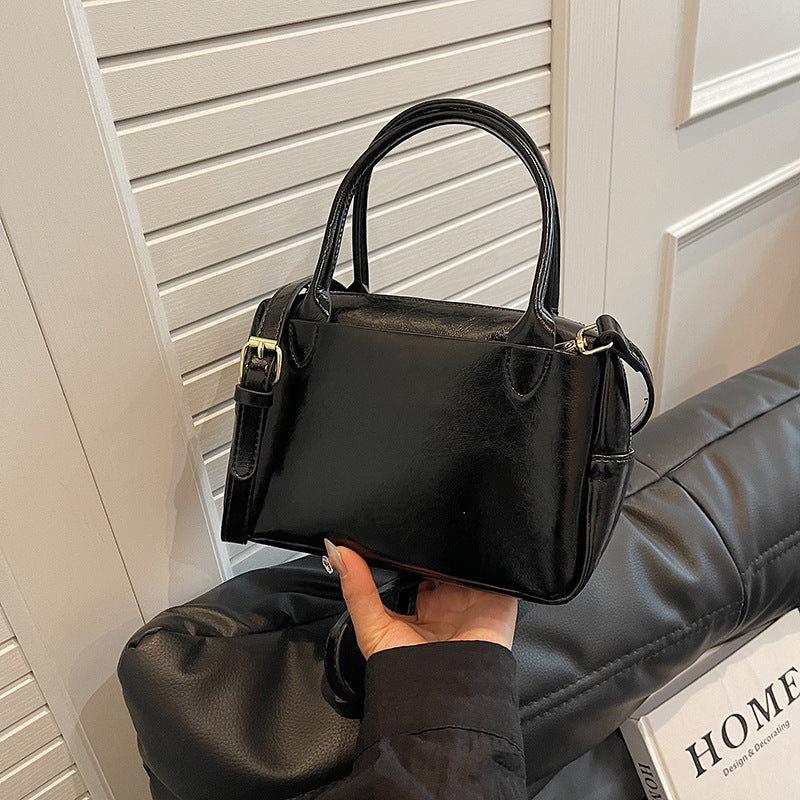 Luxurious Structured Leather Handbag Bowlift