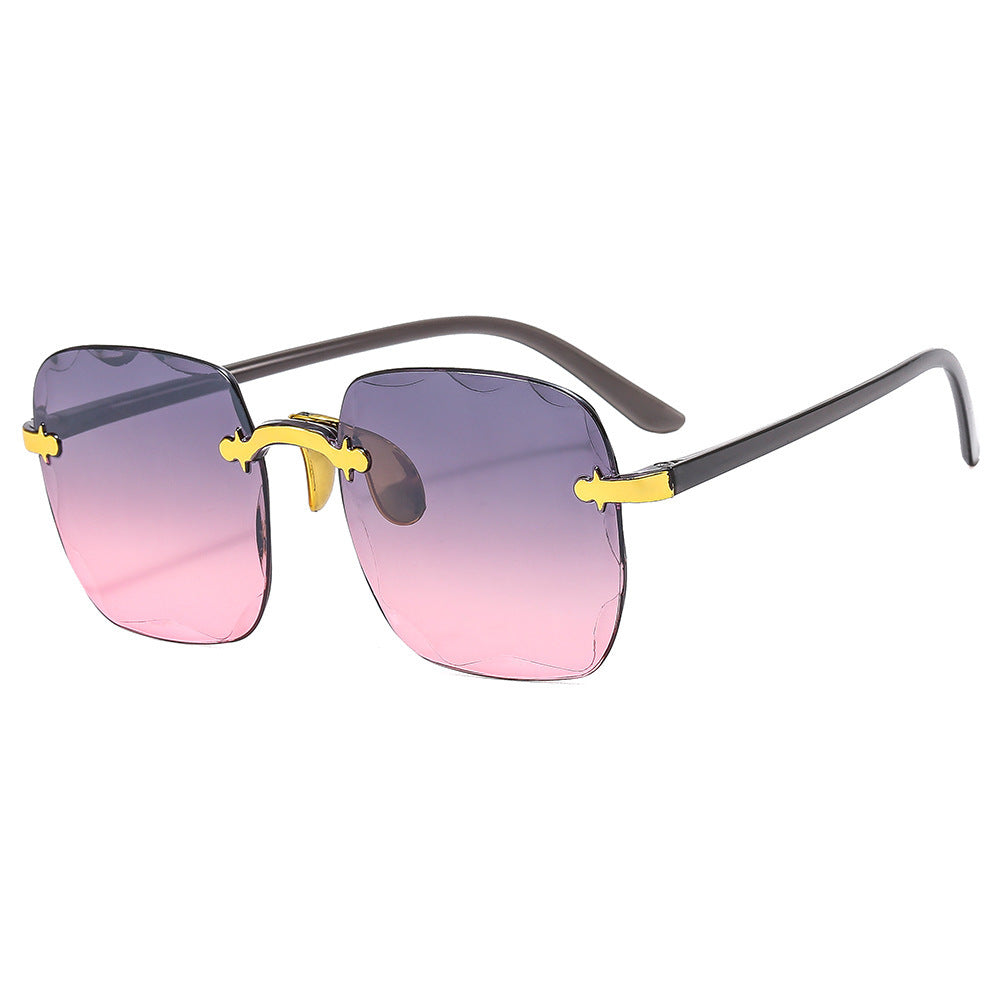 Ladies oversized sunglasses with unique design elements Bowlift