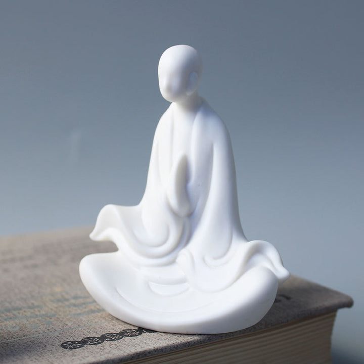 Decorative porcelain figure Bowlift