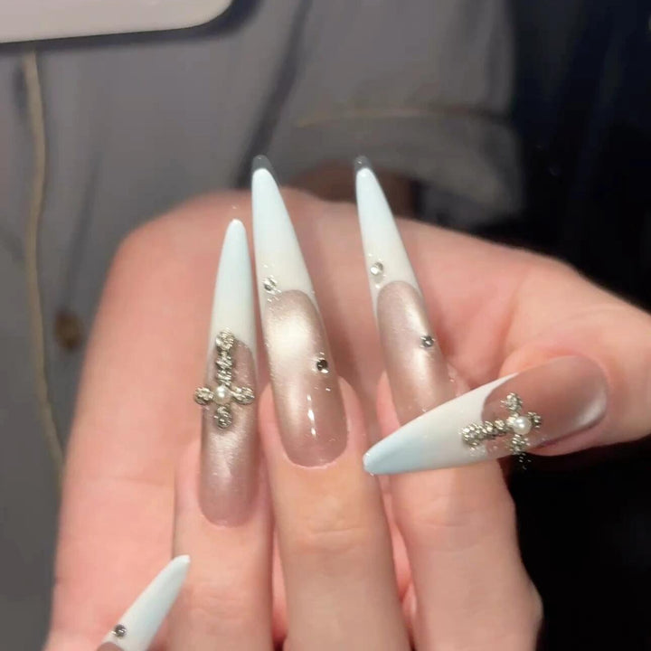 Artificial nails with luxurious sparkling rhinestone details Bowlift
