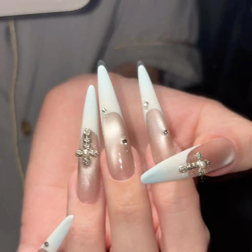 Artificial nails with luxurious sparkling rhinestone details Bowlift