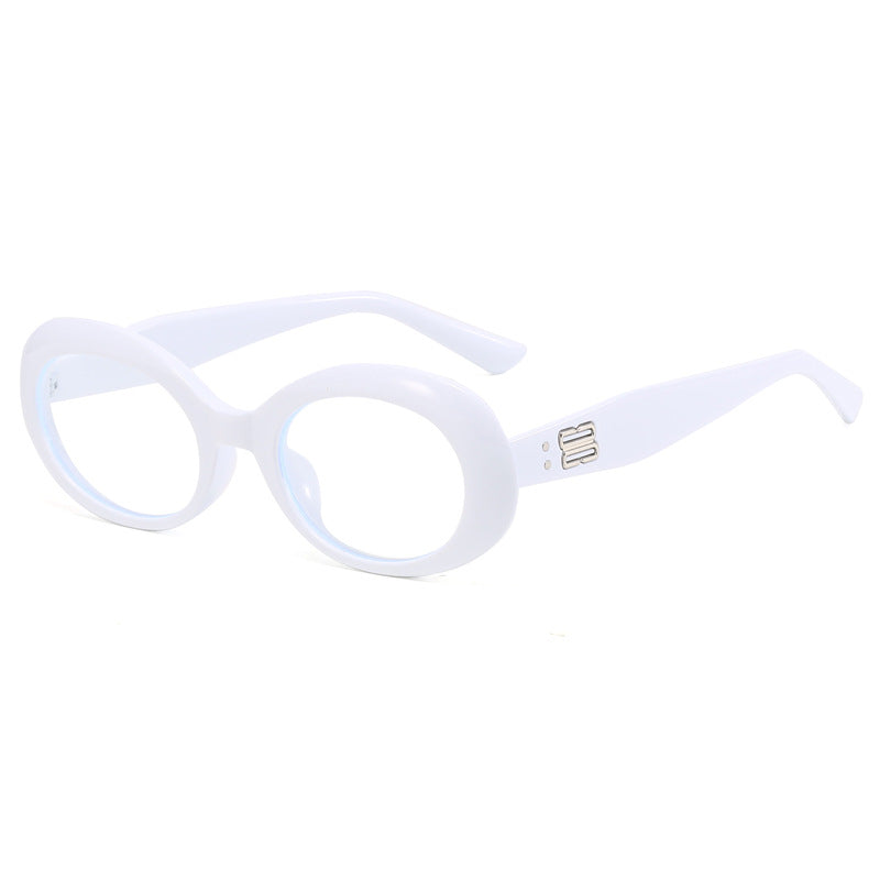 Women Retro-inspired Sunglasses with Wide Frame Bowlift
