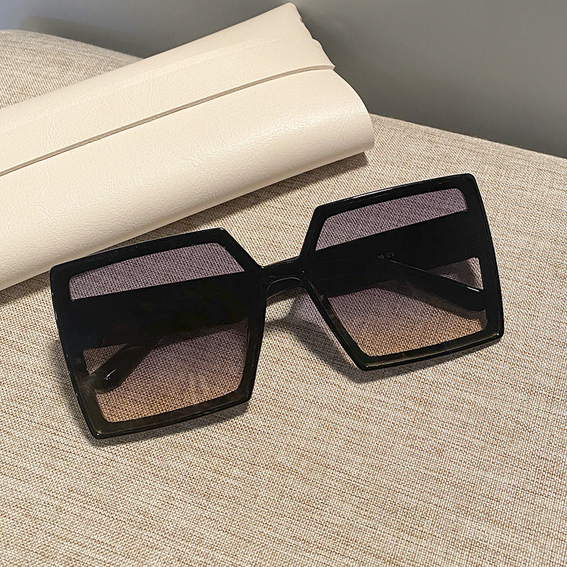 Women's square sunglasses with a sturdy frame and stylish design Bowlift