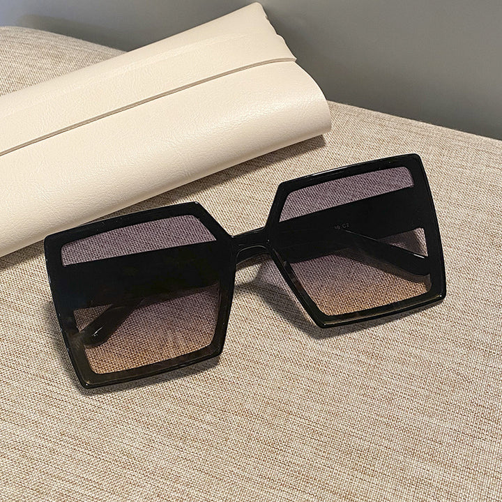 Women's square sunglasses with a sturdy frame and stylish design Bowlift