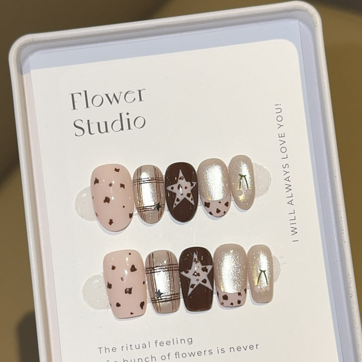 Artificial Nails in Elegant Flower Design Bowlift